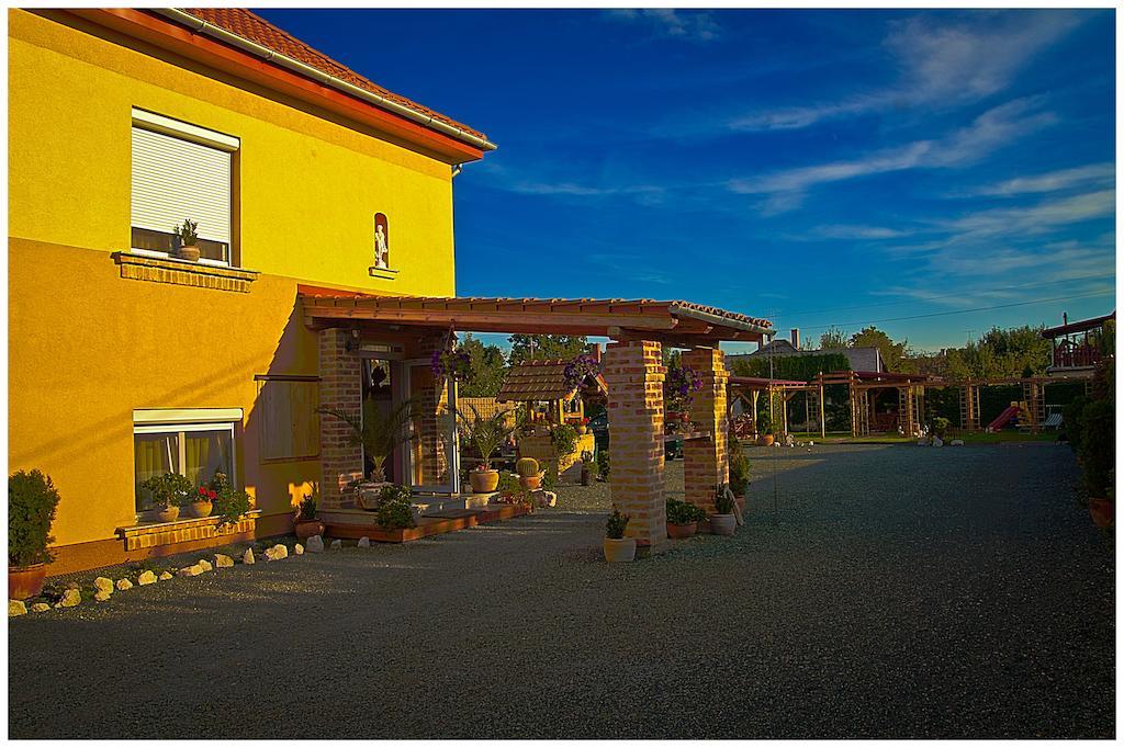 La Villa Pergola Szentgotthárd Buitenkant foto