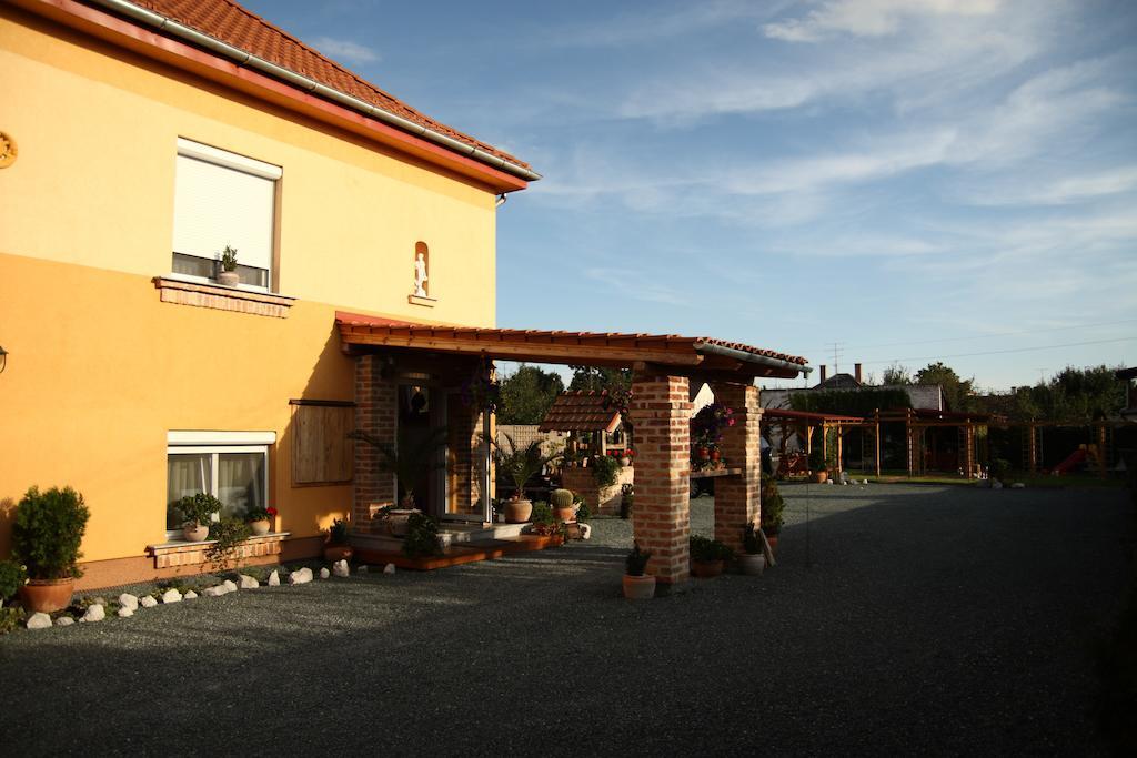 La Villa Pergola Szentgotthárd Buitenkant foto